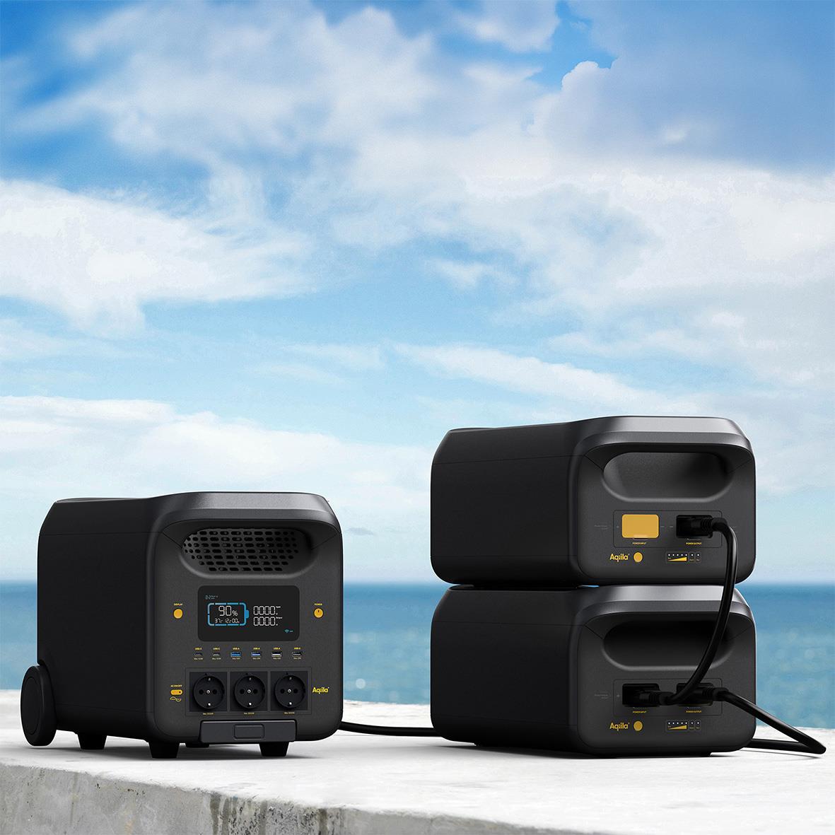 Powerstation Aqiila Powebird S2500V2 2500W med två batterier och digital display mot hav och himmel