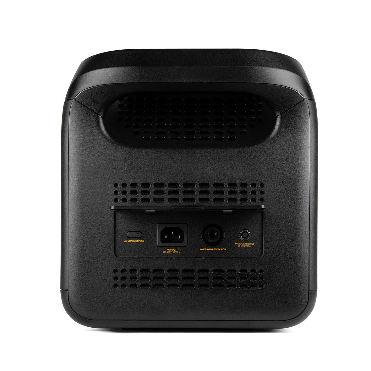 Powerstation Aqiila Powebird S1800V2 1800W sett bakifrån med portar och ventilationshål