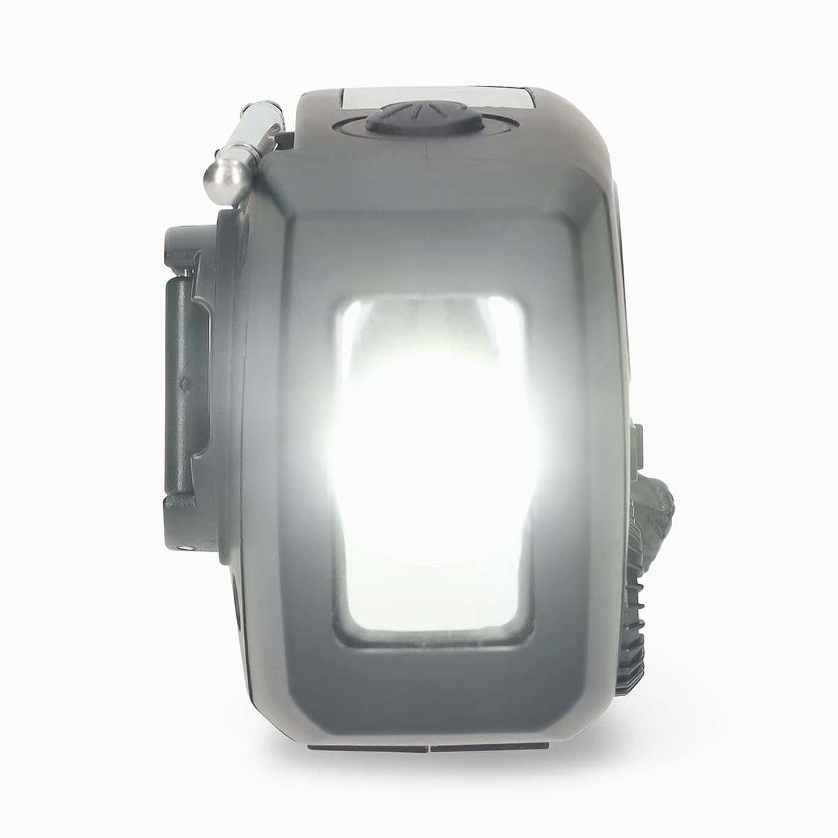 Nödradio Nedis portabel DAB/FM i svart med ljus och handtag