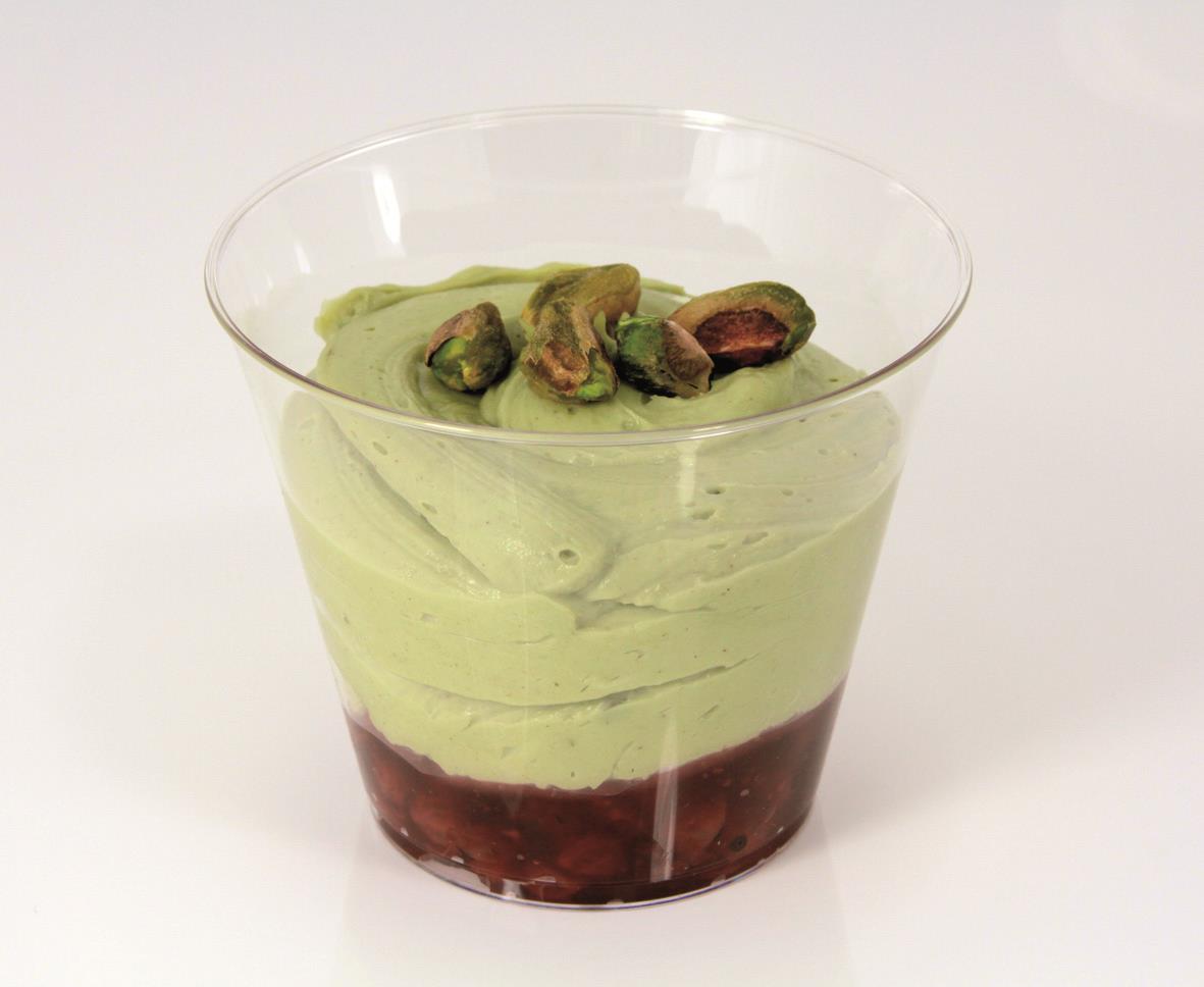 Klar dessertbägare med grönt mousse och nötter, volym 230ml, diameter 95mm, höjd 70mm