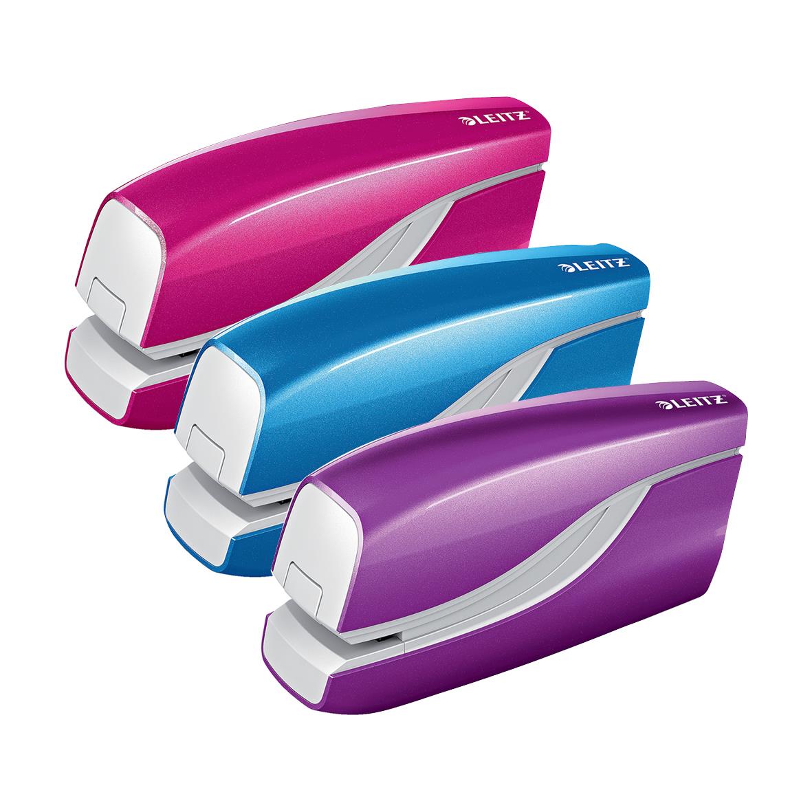 Tre färgade elhäftare med batteri och Leitz Wow 10 ark märkning