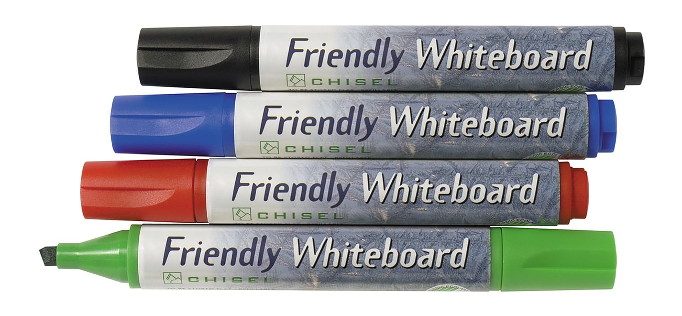 Fyra whiteboardpennor i svart, blå, röd och grön färg med snedskuren spets