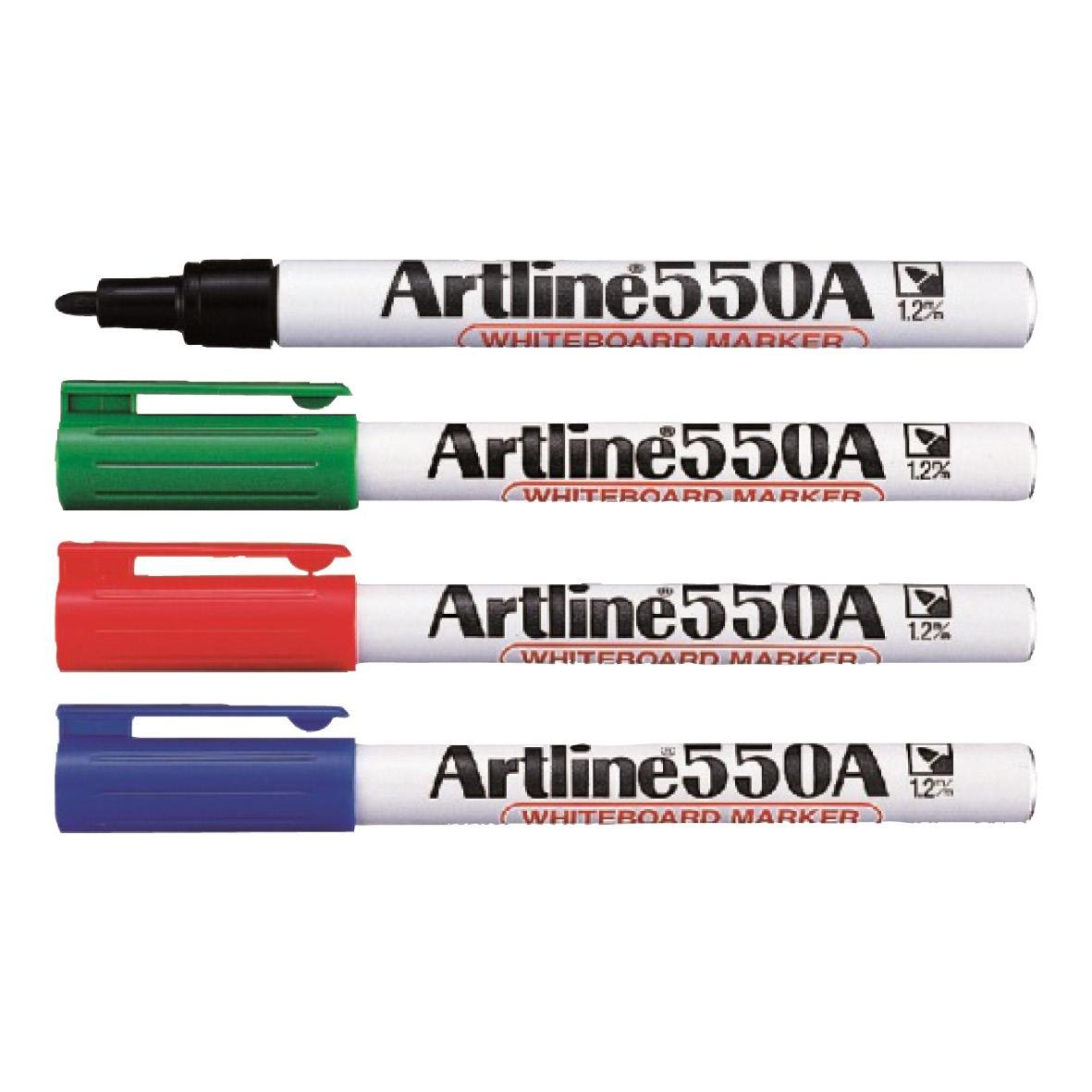 Fyra whiteboardpennor i svart, grönt, rött och blått med Artline 550A-märkning