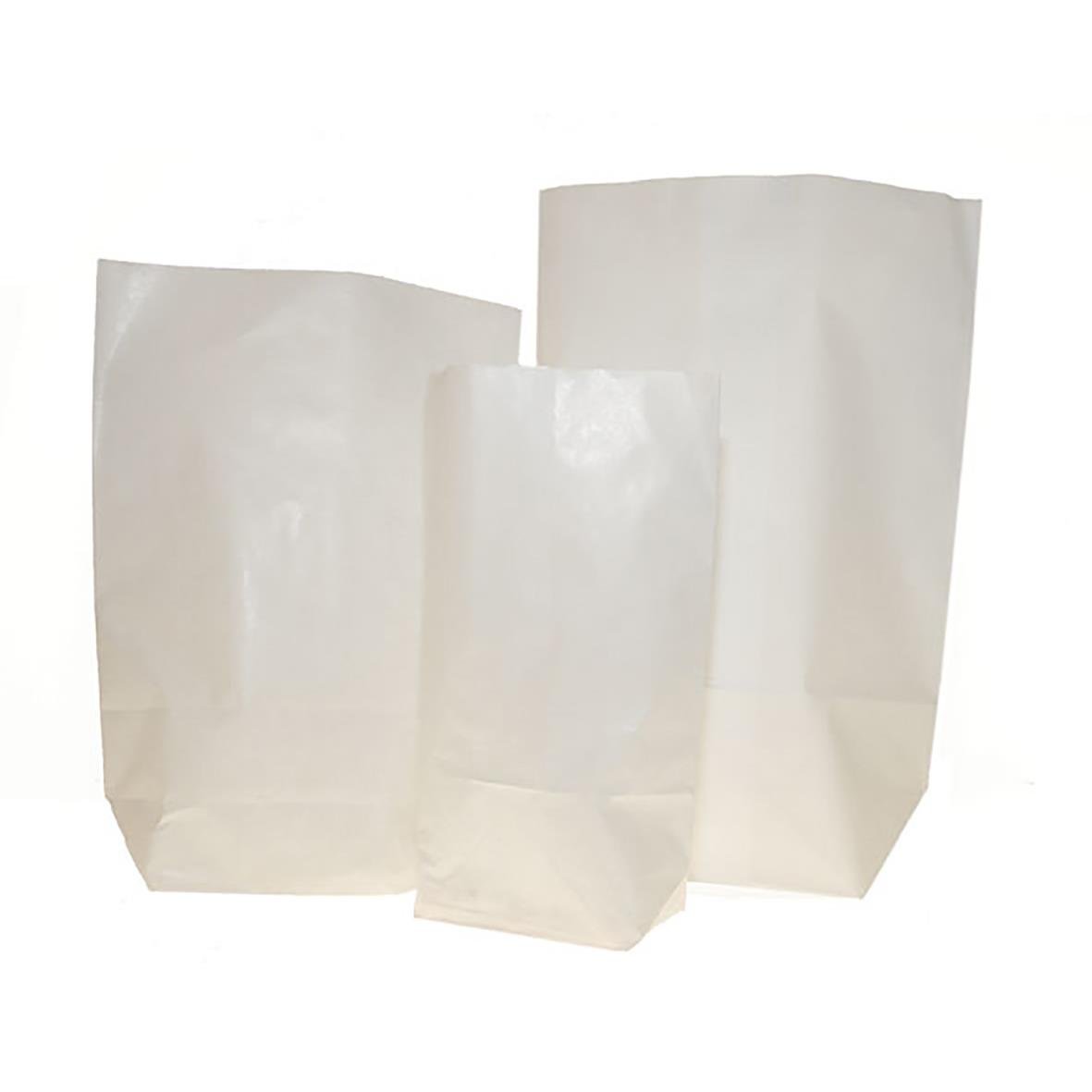 Tre vita papperspåsar av olika storlekar