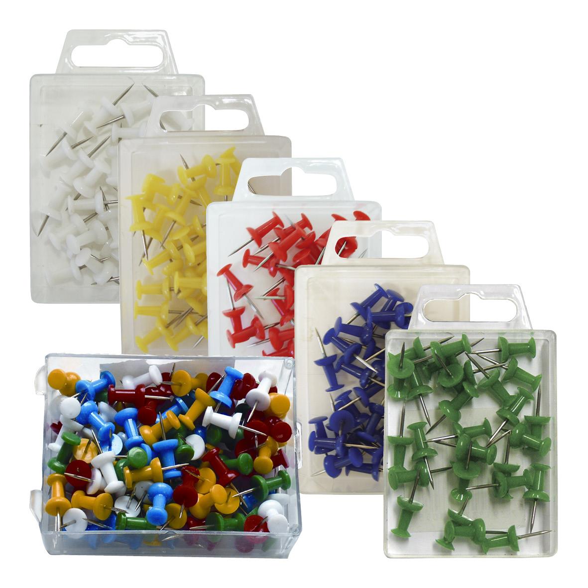 Flera förpackningar med färgade kartnålar i olika färger inklusive vitt, gult, rött, blått och grönt