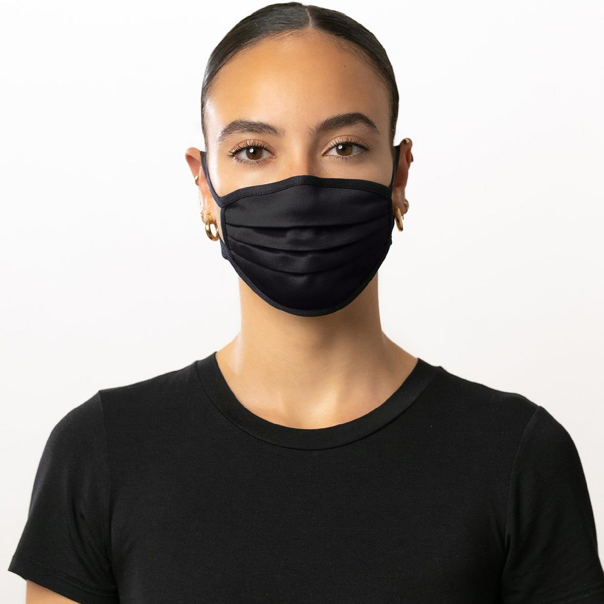 Kvinna bär svart munskydd Stogo Waves ViralOff mot virus