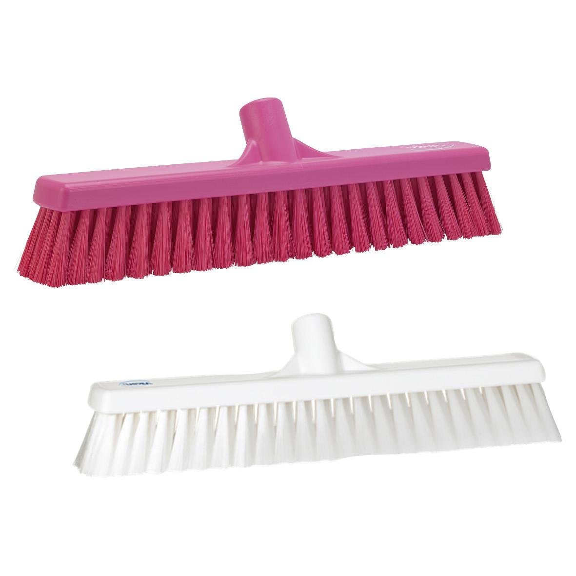 Två sopborstar, rosa och vit, med mjuka borst, längd 410 mm