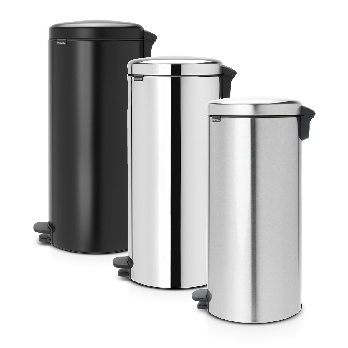 Tre Brabantia NewIcon 30L pedalhinkar i svart, vitt och silver med pedal och lock