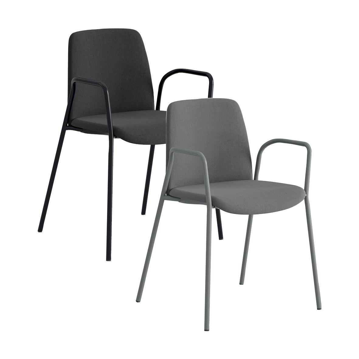 Två moderna stolar med tygklädsel, en svart och en grå, med armstöd och metallben
