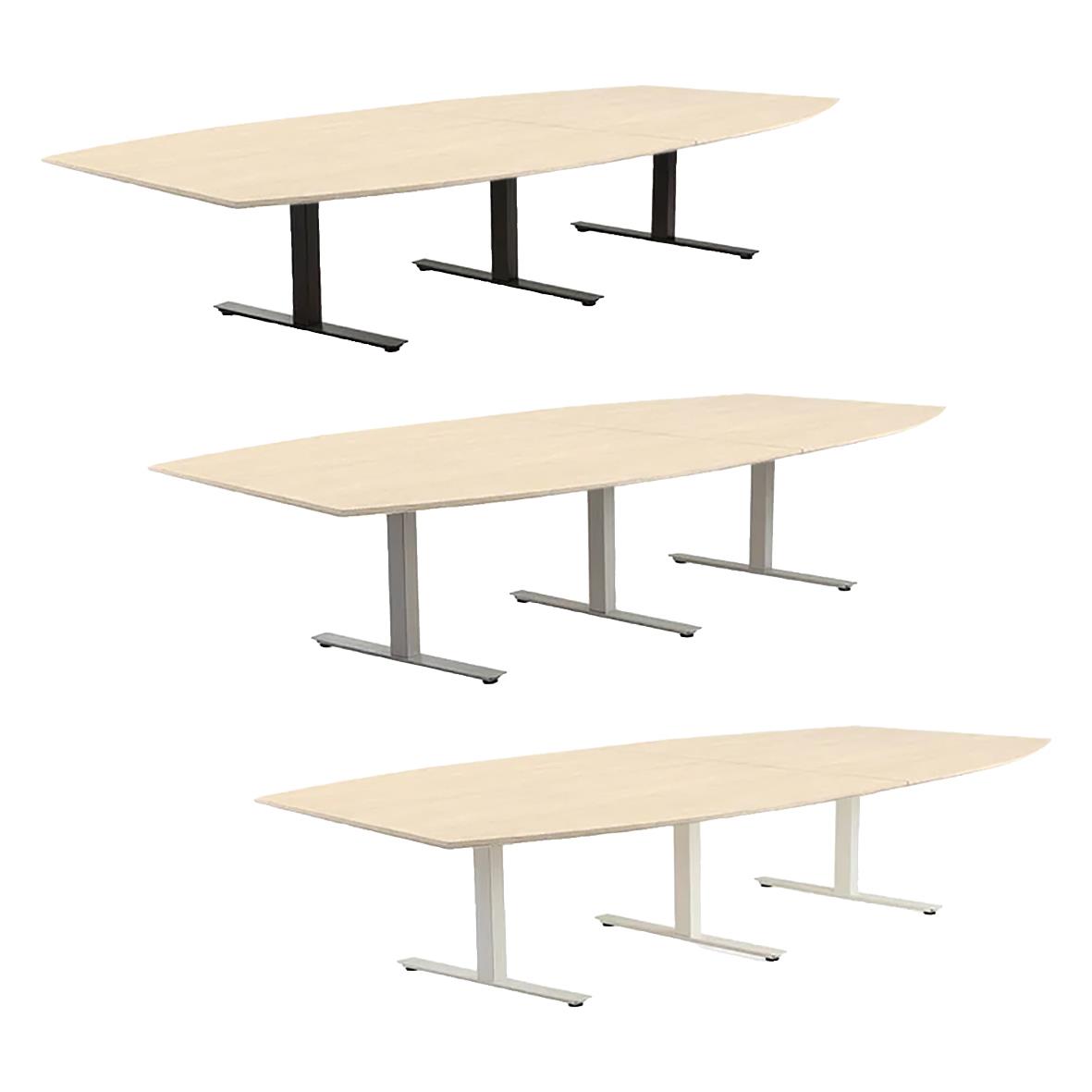 Konferensbord i ljus ek med tre olika benfärger, mått 4200x1200/800