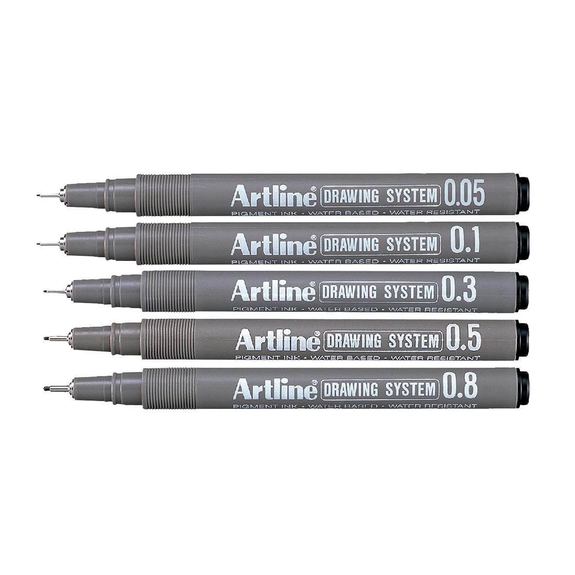 Fem svarta fiberpennor från Artline Drawing System i olika tjocklekar 0.05, 0.1, 0.3, 0.5 och 0.8