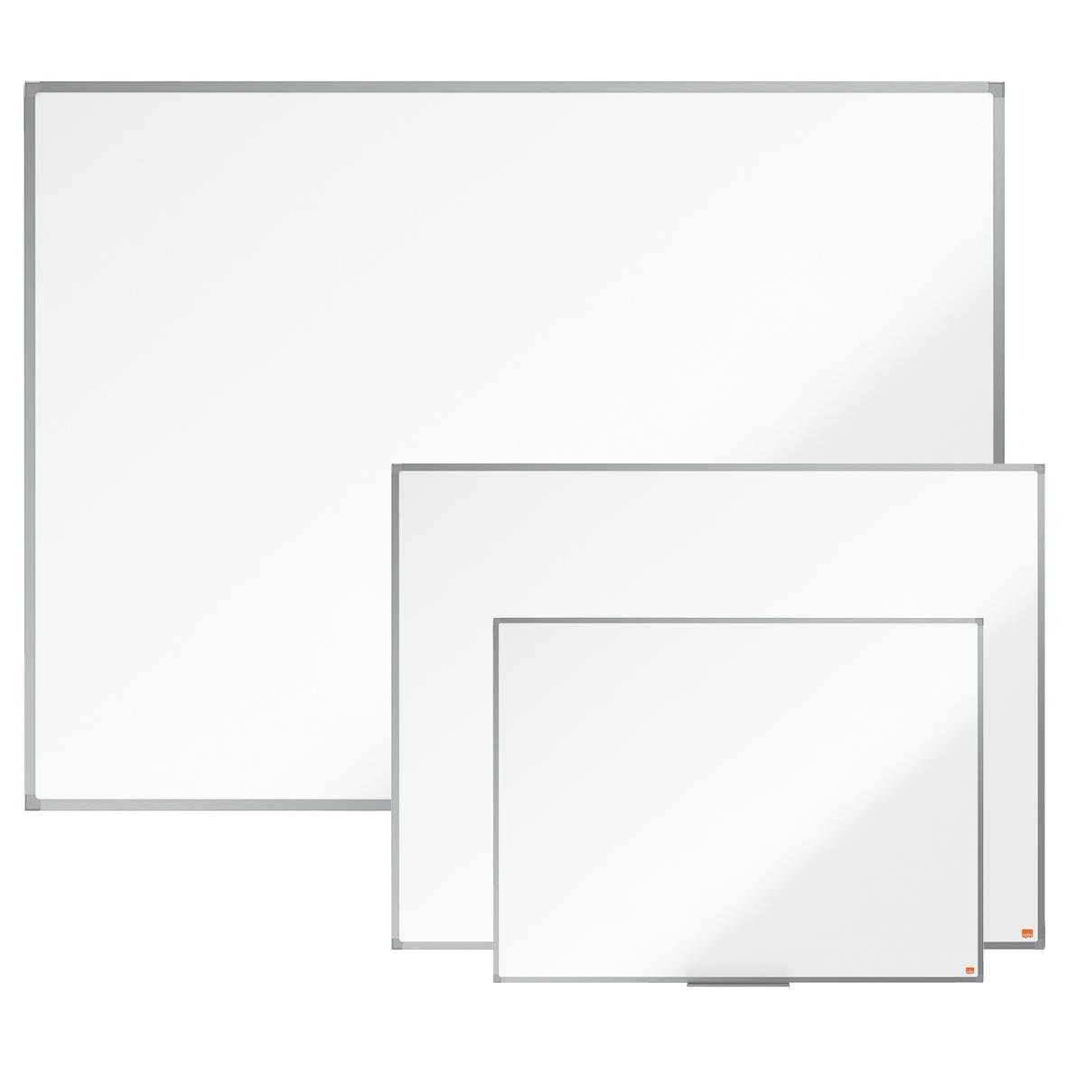 Tre vita whiteboardtavlor i olika storlekar med metallramar