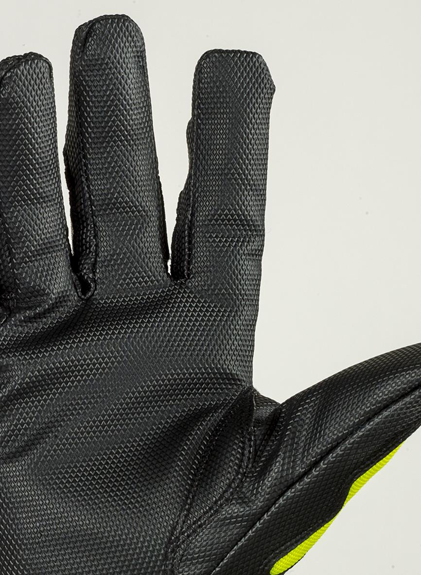 Svart läderhandske Tegera 9128 med texturerad yta och gul detalj vid handleden