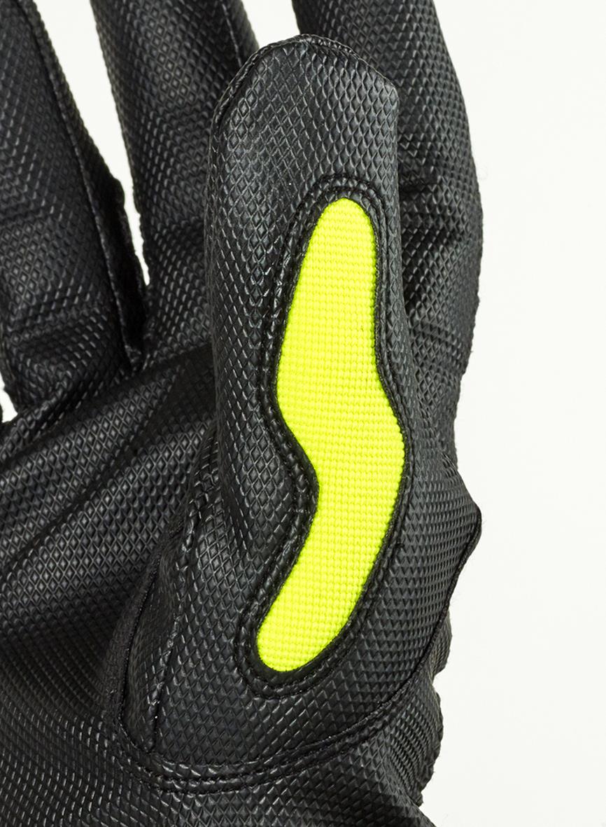 Svart läderhandske Tegera 9128 med gul detalj på handflatan