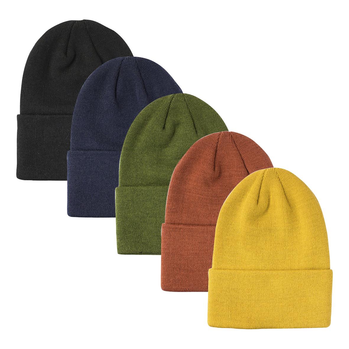 Fem mössor i svart, navy, grön, orange och gul färg